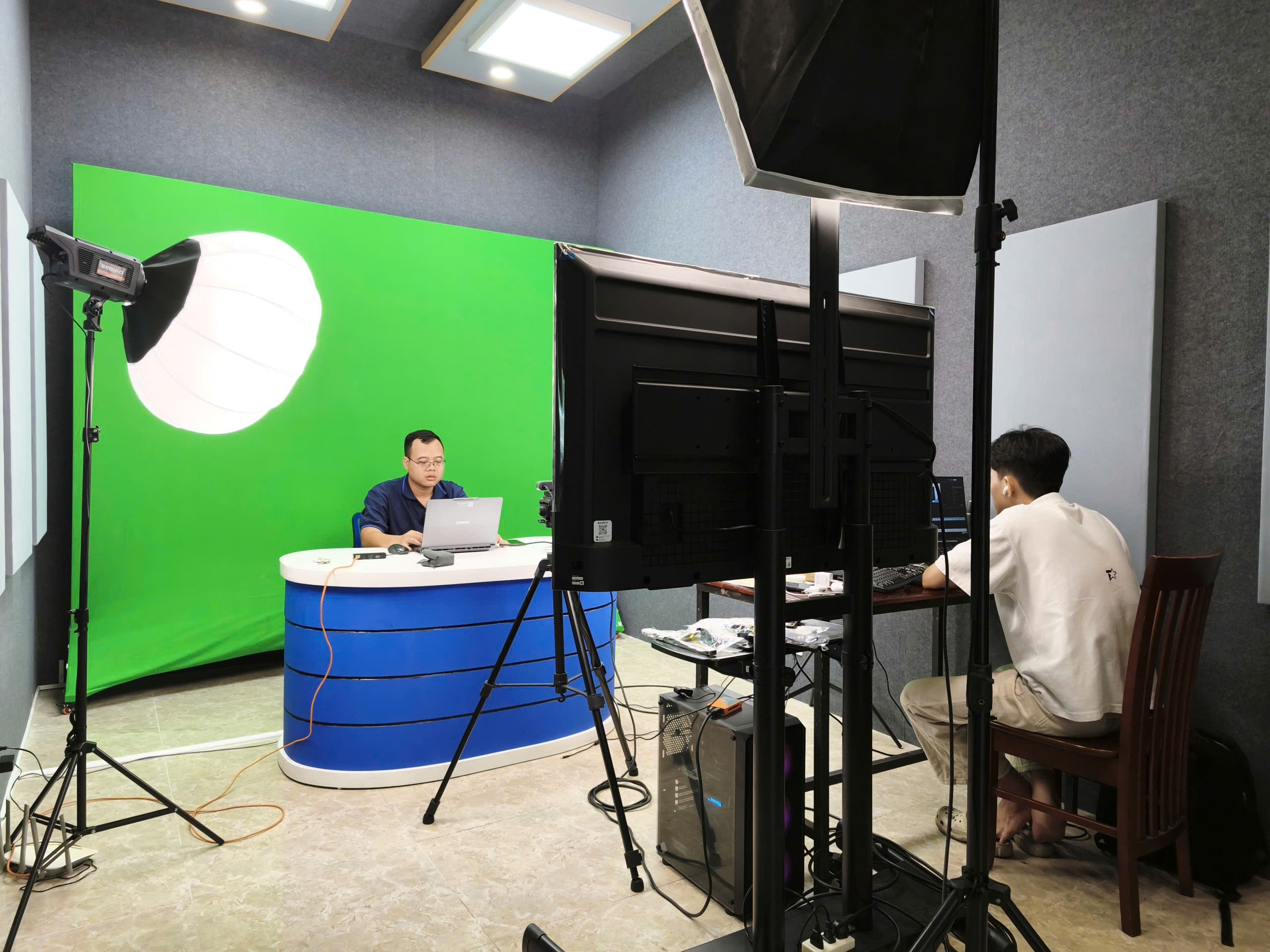 File đính kém video-khoa-hoc-mau.png
